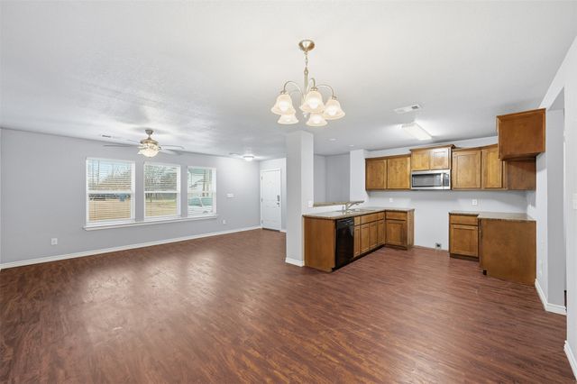 709 W Madison Street, Ennis, TX 75119