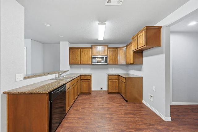 709 W Madison Street, Ennis, TX 75119