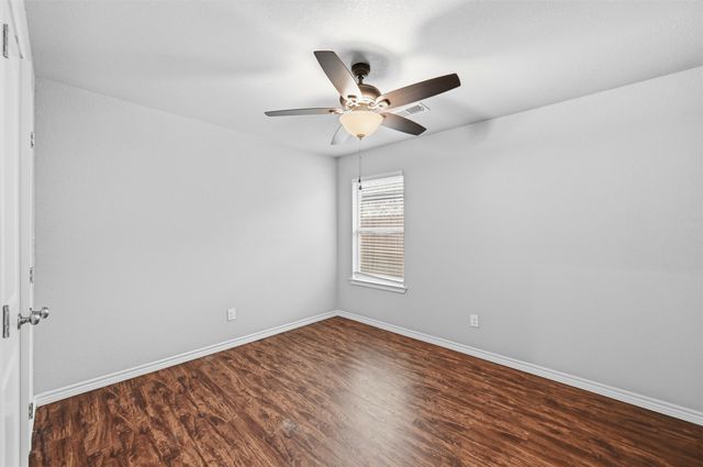 709 W Madison Street, Ennis, TX 75119