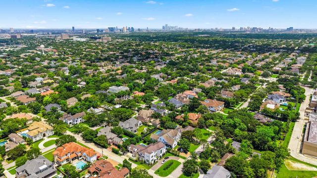 5117 Valerie Street, Bellaire, TX 77401