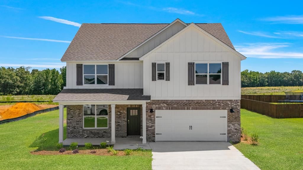 106 Creekridge Street, Headland, AL 36345