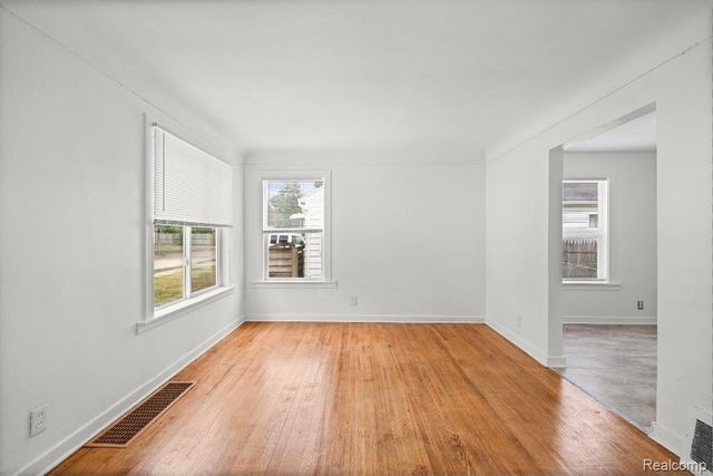1305 Huron Street, Flint, MI 48507