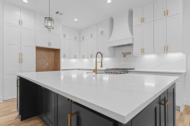 2806 Da Vince St, New Caney, TX 77357