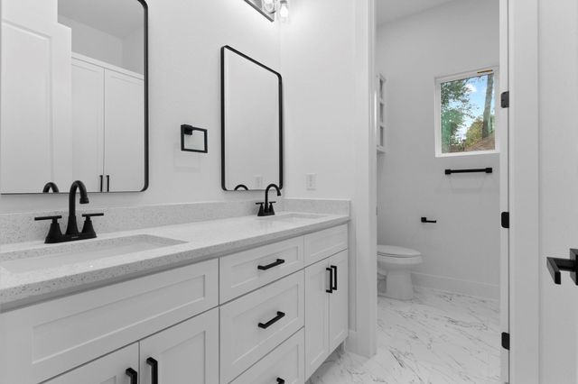 2806 Da Vince St, New Caney, TX 77357