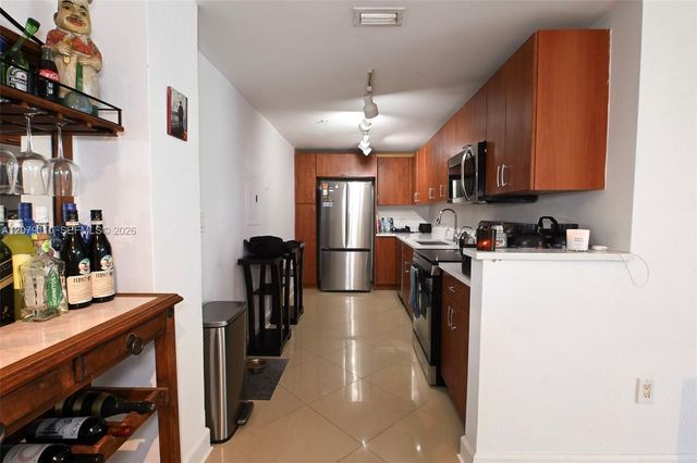 7501 E Treasure Drive 1H, North Bay Village, FL 33141