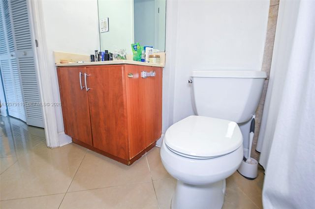 7501 E Treasure Drive 1H, North Bay Village, FL 33141