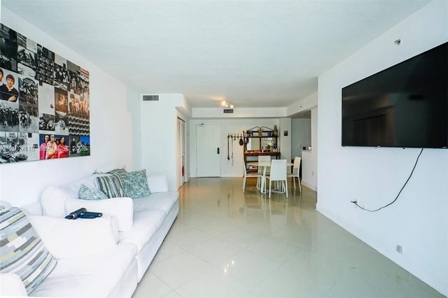7501 E Treasure Drive 1H, North Bay Village, FL 33141