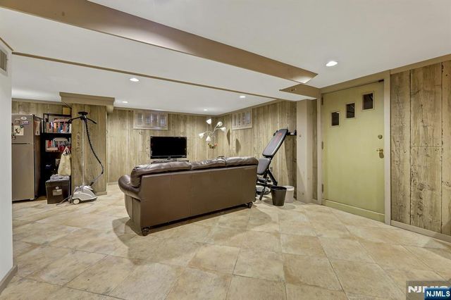167 Paterson Avenue, Hasbrouck Heights, NJ 07604