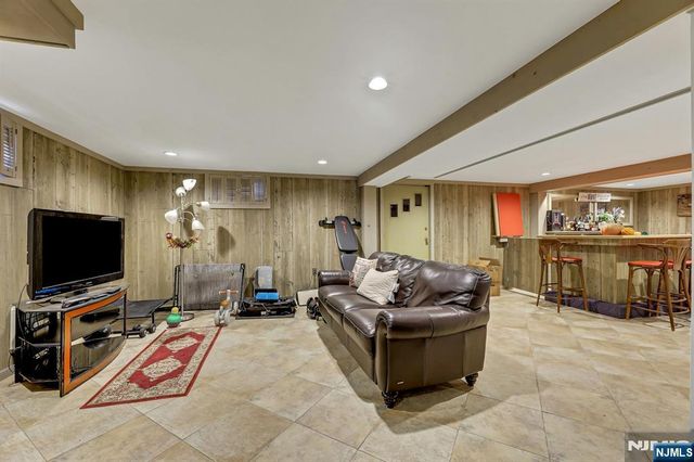 167 Paterson Avenue, Hasbrouck Heights, NJ 07604