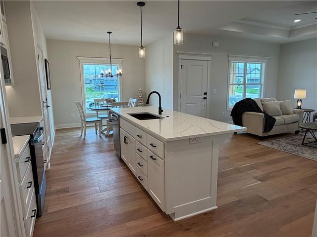 1642 N 157th Terrace, Basehor, KS 66007