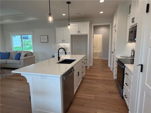 1642 N 157th Terrace, Basehor, KS 66007