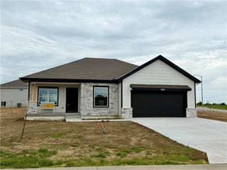 1642 N 157th Terrace, Basehor, KS 66007