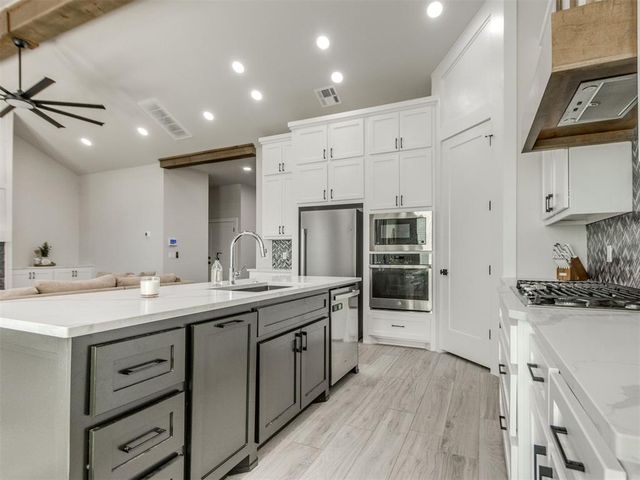 8012 NW 152nd Terrace, Edmond, OK 73013