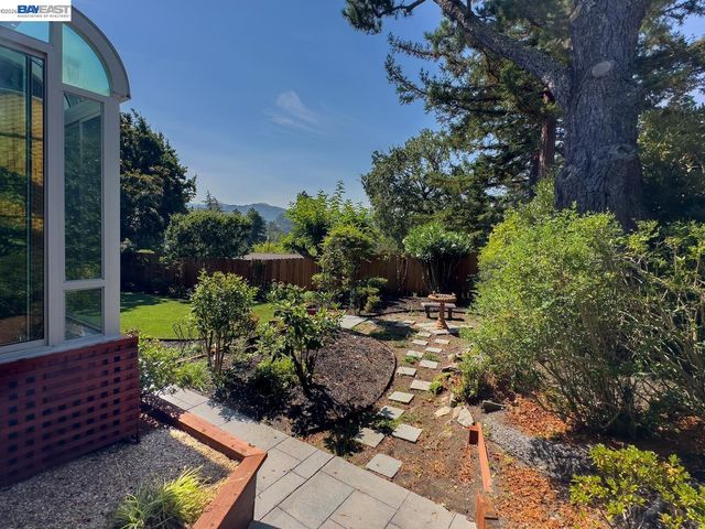 3255 Sweet Dr, Lafayette, CA 94549