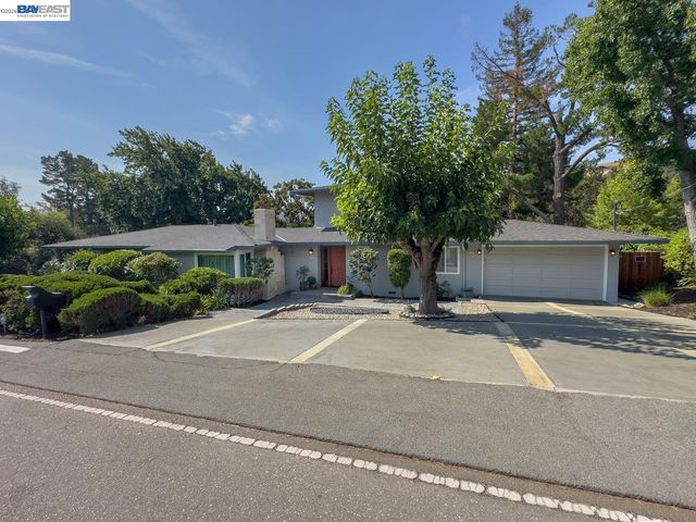 3255 Sweet Dr, Lafayette, CA 94549