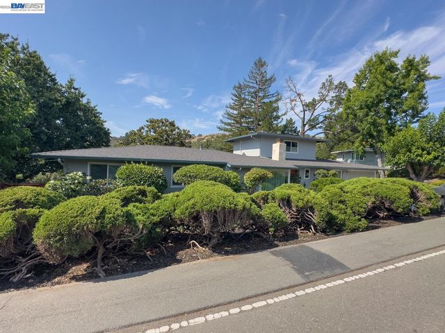 3255 Sweet Dr, Lafayette, CA 94549