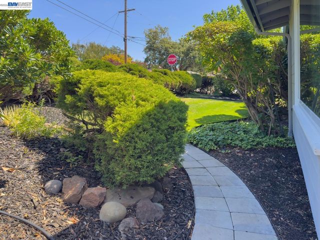 3255 Sweet Dr, Lafayette, CA 94549