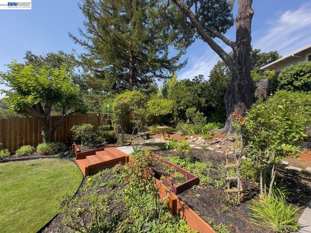 3255 Sweet Dr, Lafayette, CA 94549