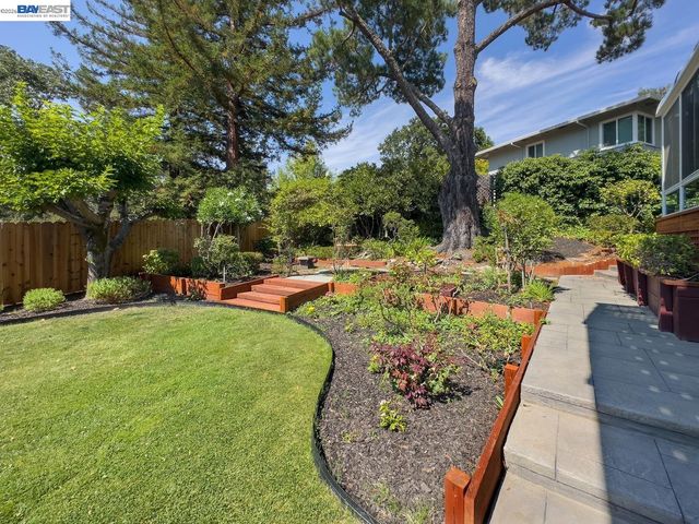 3255 Sweet Dr, Lafayette, CA 94549