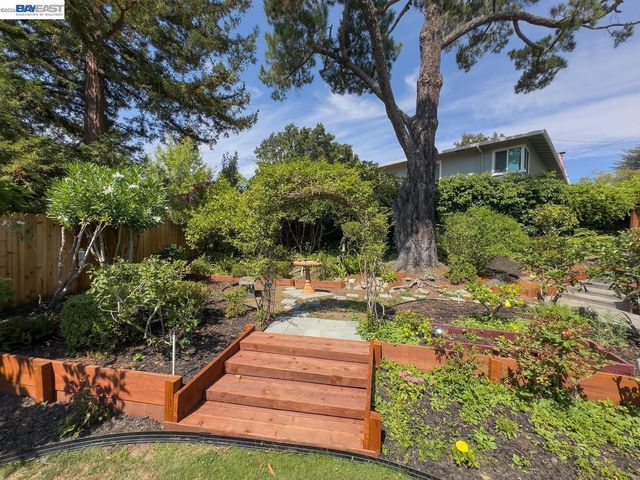 3255 Sweet Dr, Lafayette, CA 94549