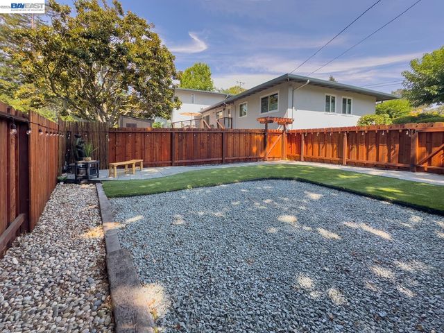 3255 Sweet Dr, Lafayette, CA 94549