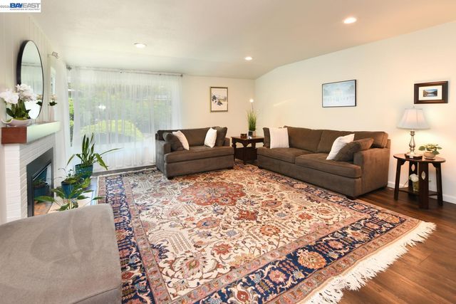 3255 Sweet Dr, Lafayette, CA 94549