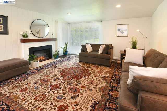 3255 Sweet Dr, Lafayette, CA 94549