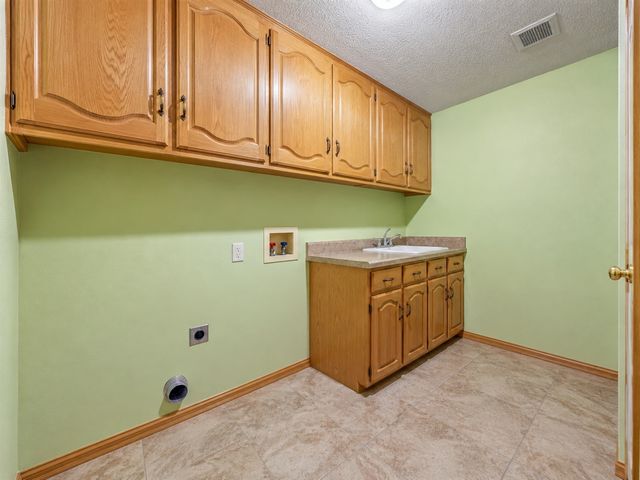1605 Heather Court, Cleburne, TX 76033