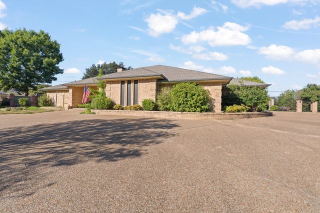 1605 Heather Court, Cleburne, TX 76033