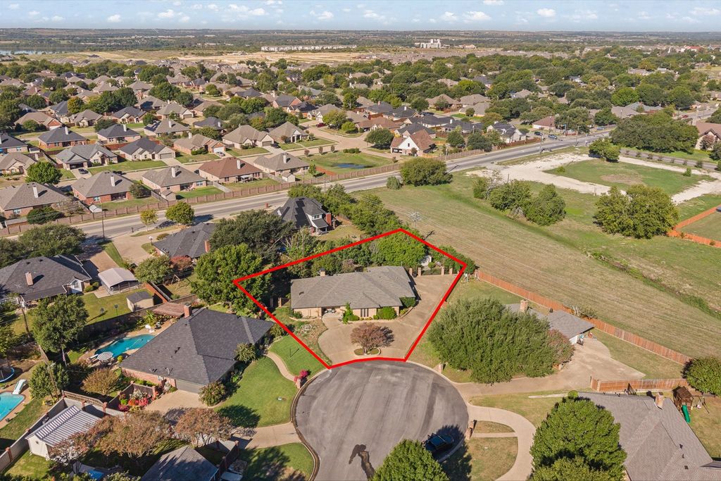 1605 Heather Court, Cleburne, TX 76033