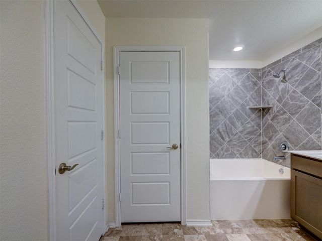 18517 Spotted Eagle LN, Elgin, TX 78621
