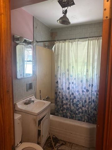 307 S Peck Street, Gardner, IL 60424