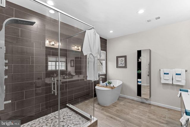 44020 RIVERPOINT DR, Leesburg, VA 20176