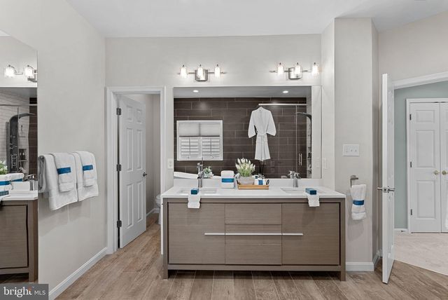 44020 RIVERPOINT DR, Leesburg, VA 20176