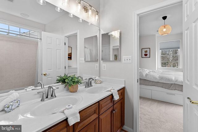 44020 RIVERPOINT DR, Leesburg, VA 20176