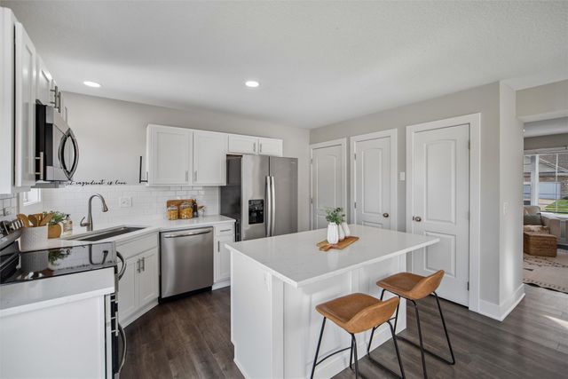 911 SW Springfield Drive, Ankeny, IA 50023