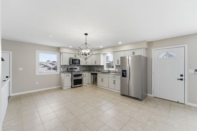 506 Nicholas Drive, Marshalltown, IA 50158