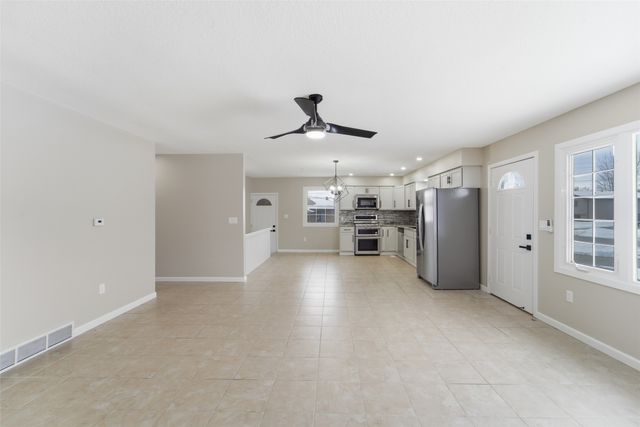 506 Nicholas Drive, Marshalltown, IA 50158