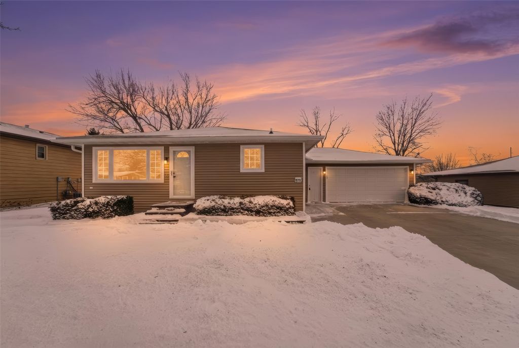 506 Nicholas Drive, Marshalltown, IA 50158