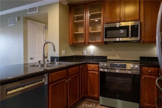 1035 La Terraza 104, Corona, CA 92879