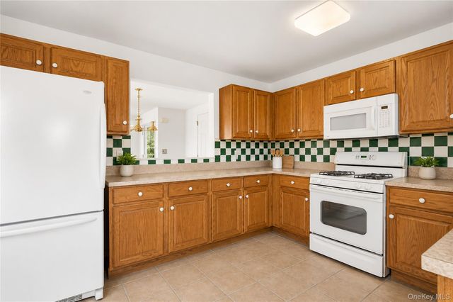 174 Adele Court, Riverhead, NY 11901