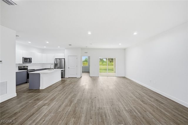 9011 Penny CIR, Labelle, FL 33935