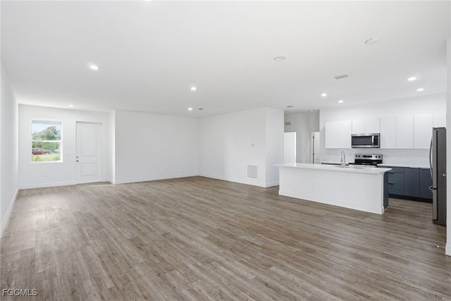 9011 Penny CIR, Labelle, FL 33935