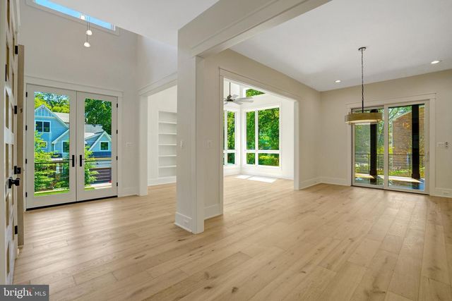 2816 N JEFFERSON ST, Arlington, VA 22207