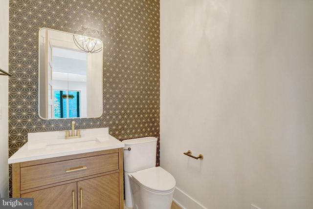 2816 N JEFFERSON ST, Arlington, VA 22207