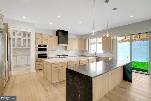 2816 N JEFFERSON ST, Arlington, VA 22207