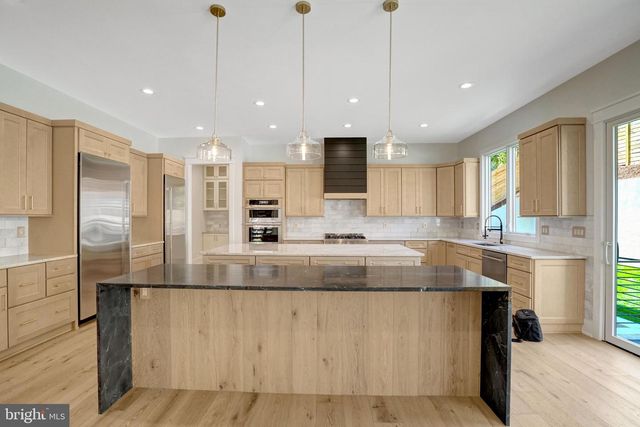 2816 N JEFFERSON ST, Arlington, VA 22207