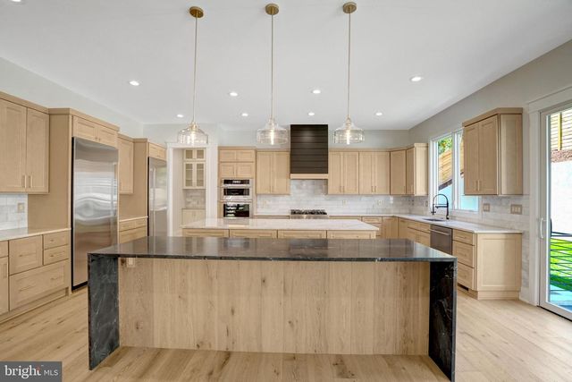 2816 N JEFFERSON ST, Arlington, VA 22207