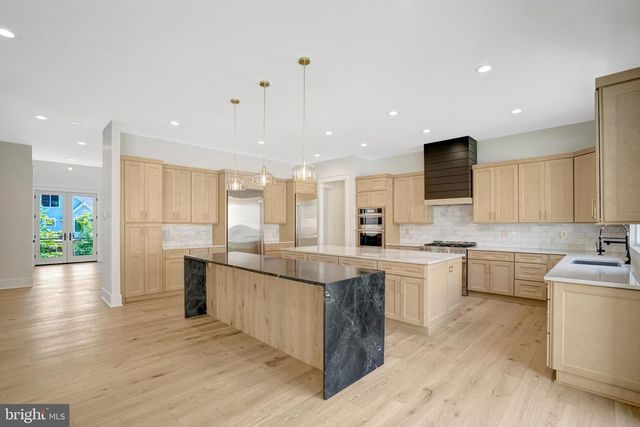 2816 N JEFFERSON ST, Arlington, VA 22207