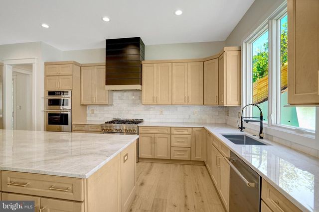 2816 N JEFFERSON ST, Arlington, VA 22207